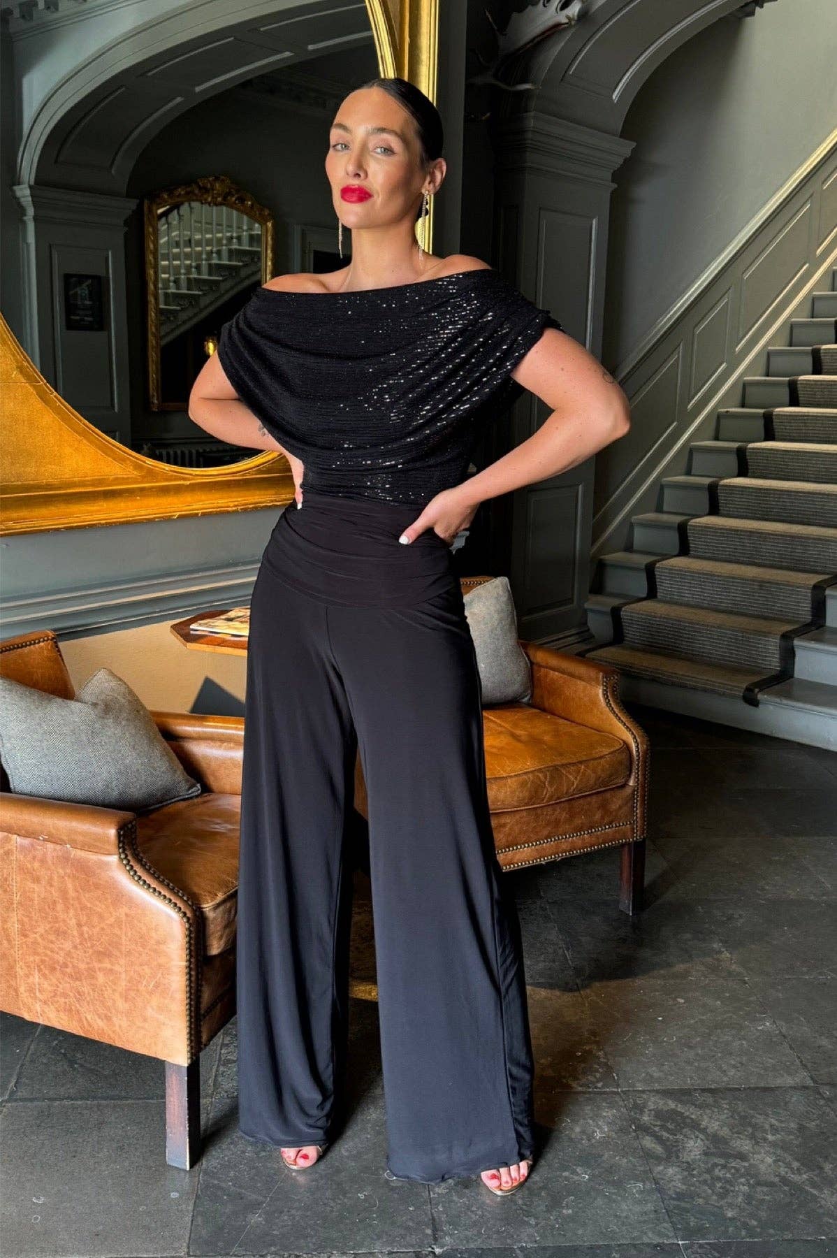 Atom Label - Venta al por mayor Peto - Mujer - Mono carbon de Atom Label en negro con lentejuelas y pantalón ancho1