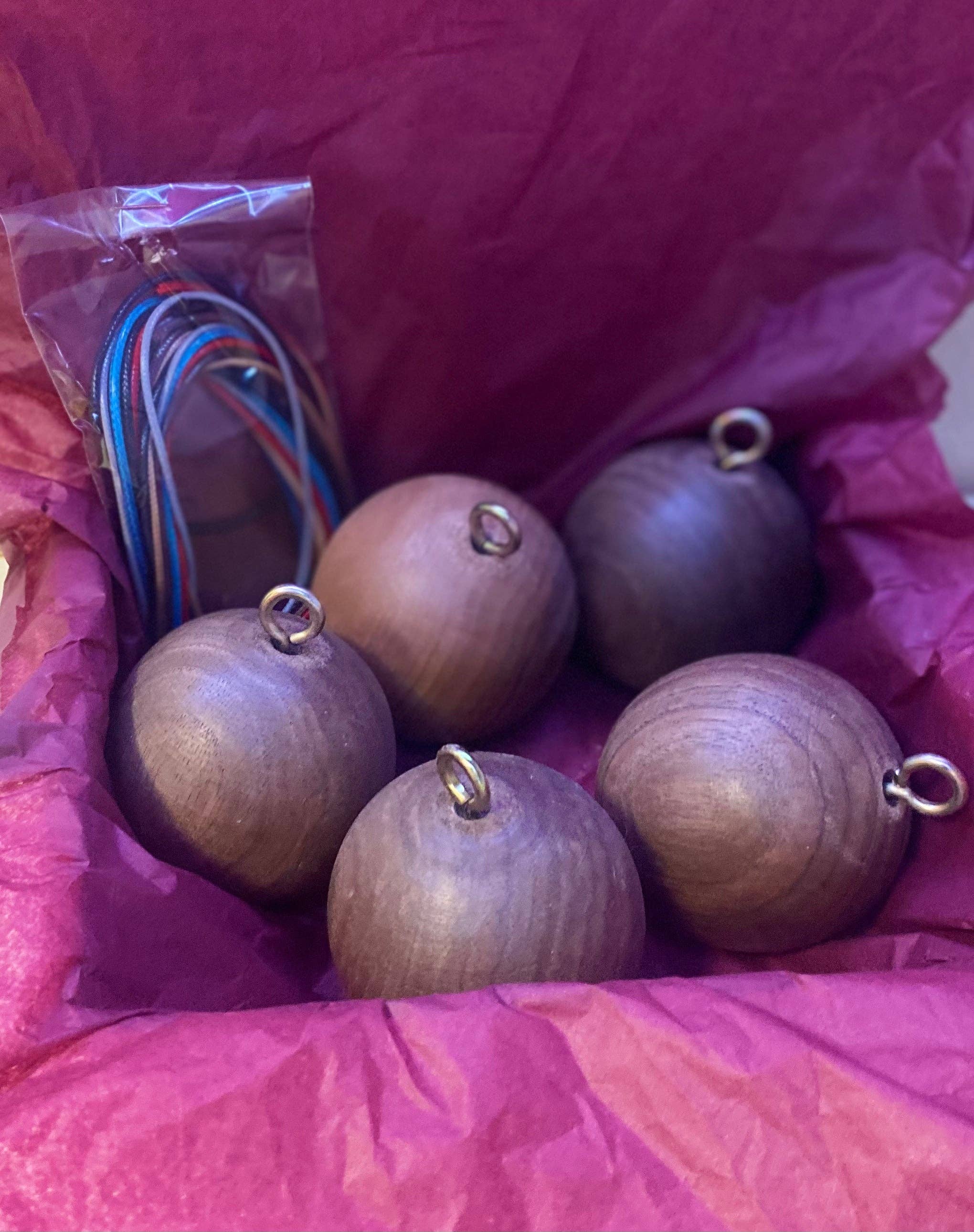 WoodCraftHaven – Großhandel Dekorative Platte/Teller/Schüssel – Holzkugel-Set (5-teilig) mit Becherschale aus Buchenholz, Eiche, Kirsche, Esche, Nussbaum 10