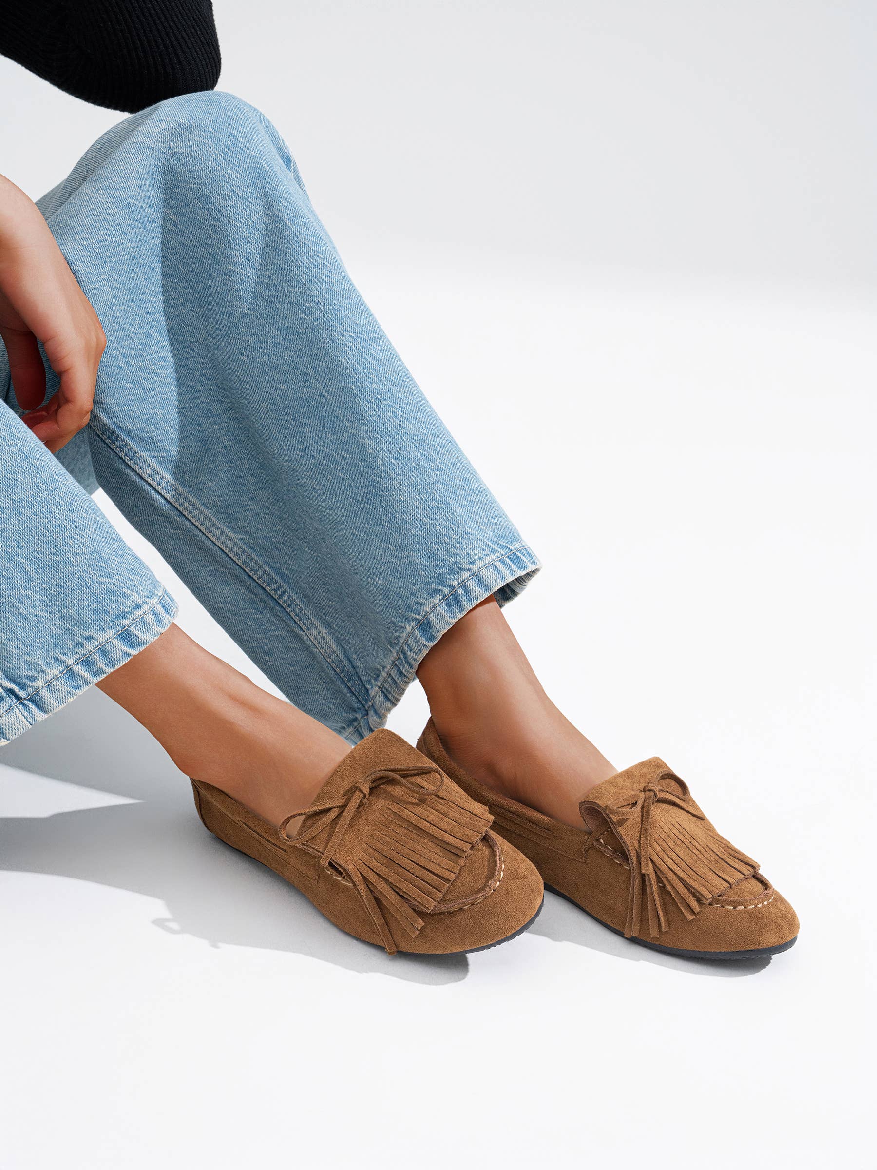 CEREZA – Großhandel Loafer – Damen – NAUTISCHER WILDLEDER-SLIPPER MIT FRANSEN2