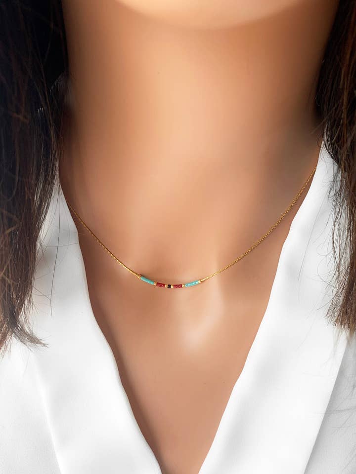 Collier de perles délicat, collier de perles turquoise pour la vente par 36th Child Jewelry