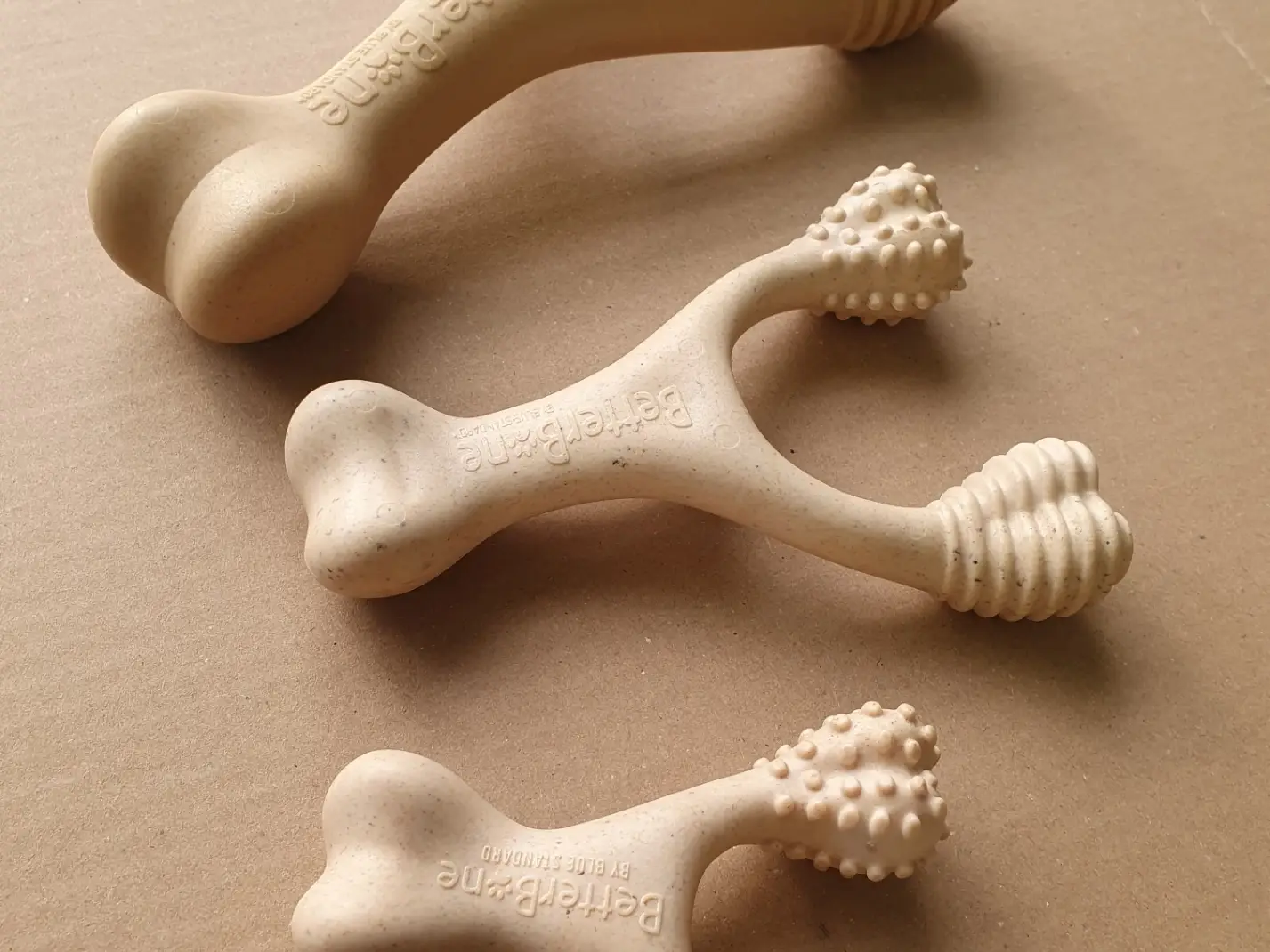 BetterBone – Brinquedo de mastigar para cão - Cão por atacado – BetterBone Brinquedo de Mastigar Osso - Grande Médio Clássico9