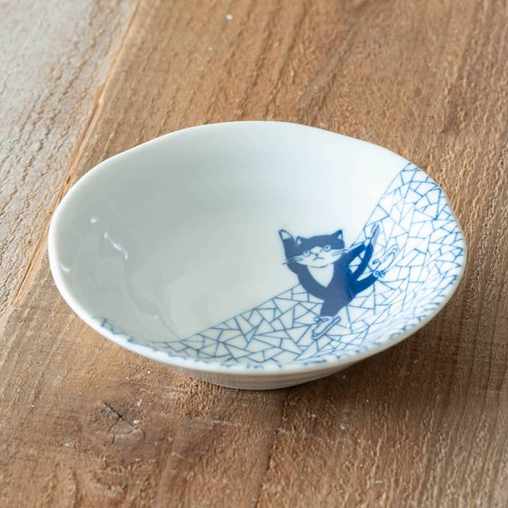 Cat Shichita Someneko 13.5cm Shallow Bowl - Kairagi for wholesale by Yamani