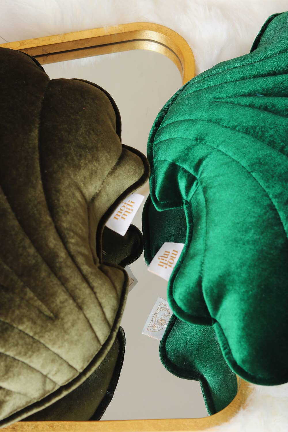 Moi Mili – Großhandel Zierkissen – „Emerald Pearl“ Samt-Muschel-Kissen2