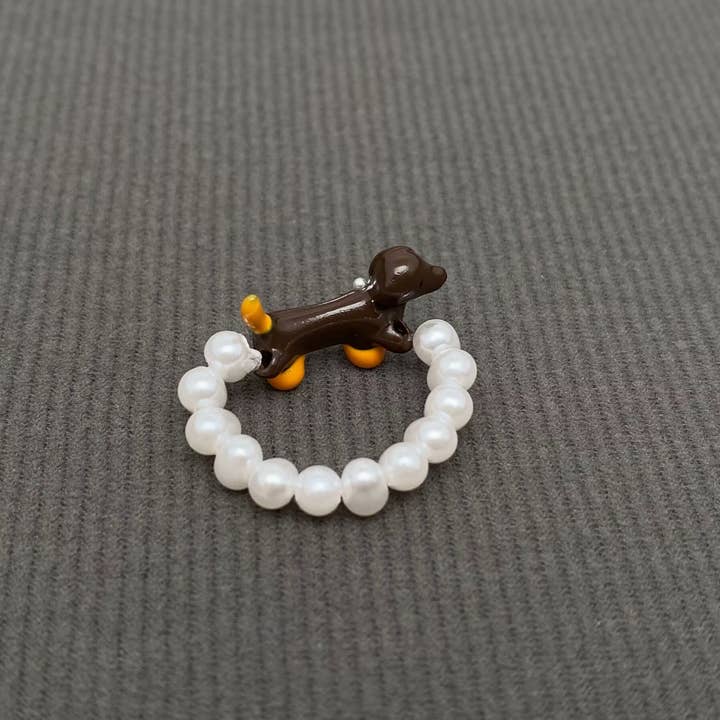 Mio Queena - Wholesale Cocktail/statement ring - Ceramic Dachshund Dog Pearl Beaded Elastic Ring - YK2