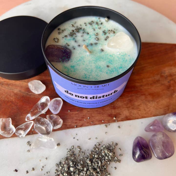 The Moon+Heart – wholesale Burkljus – Stör ej ljus | Intentionsljus | Manifestationsljus | Coola ljus | Kristallinfuserat ljus