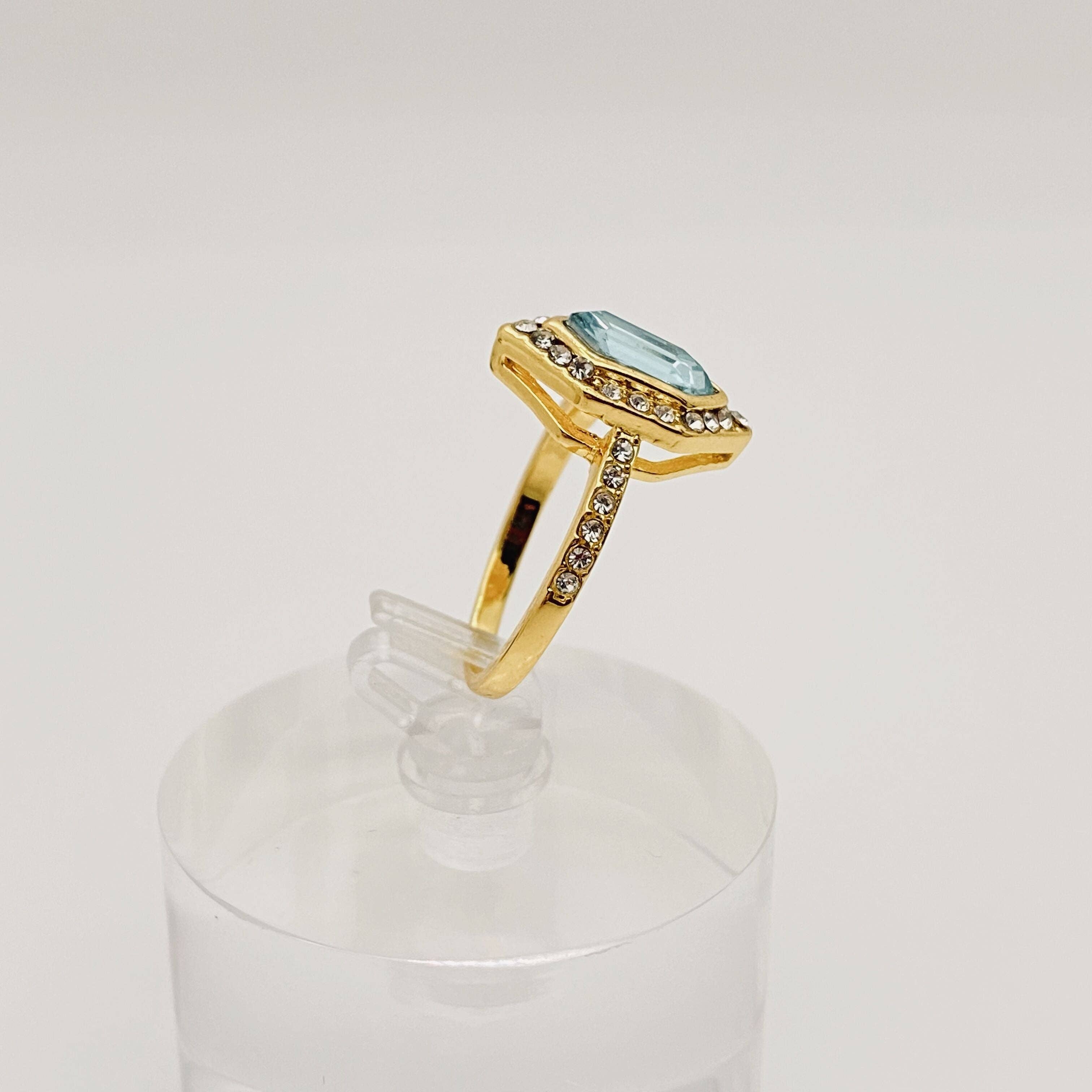 Mio Queena - Wholesale Cocktail/Statement Ring - Light Blue Stone Ring1