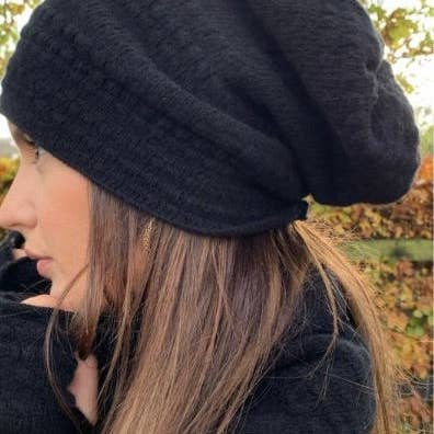 Zweiteiliges gemütliches Strickset in Schwarz für den Großhandel von Janet Byrne Knitwear