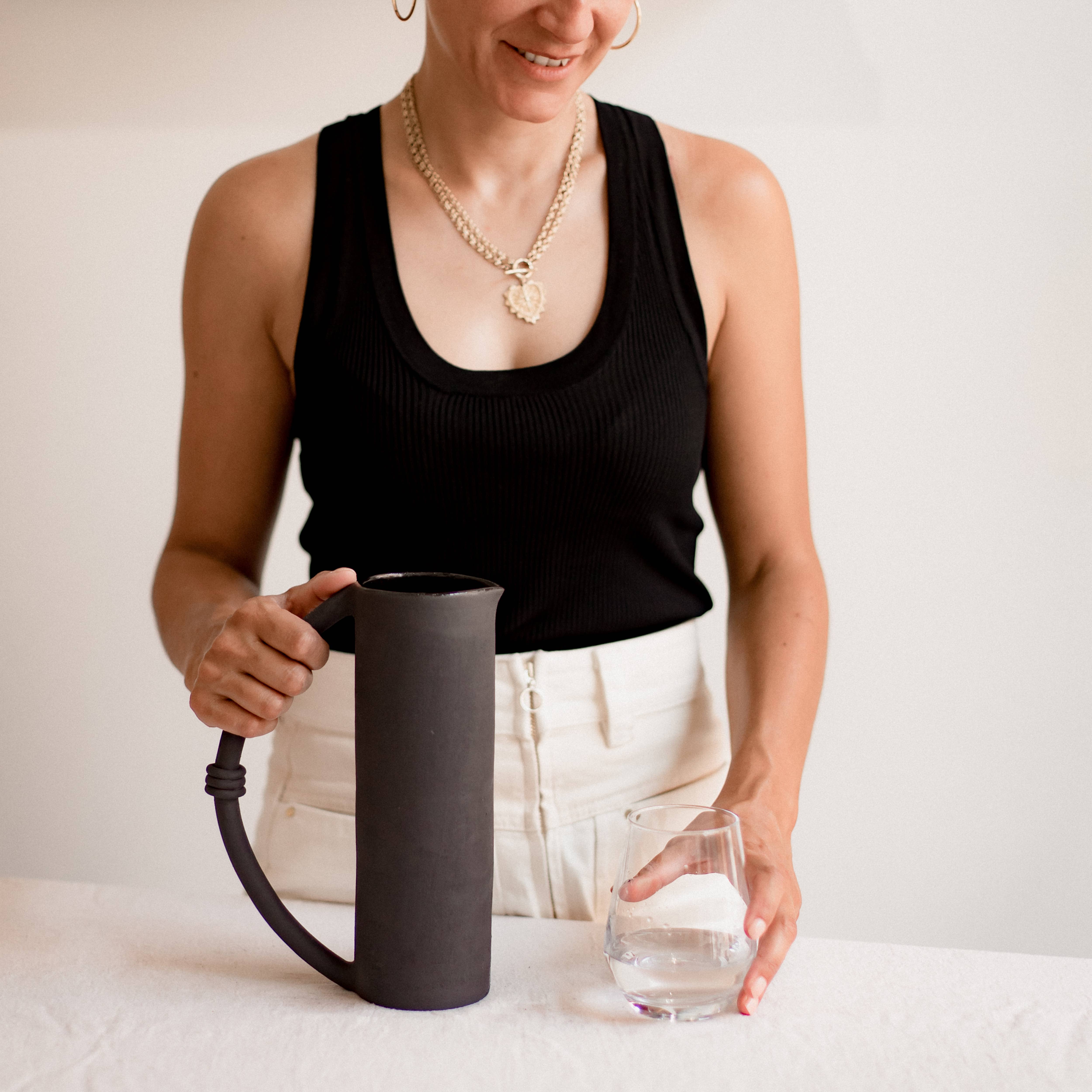 Claycraft – Großhandel Karaffe – Handgefertigte keramische Wasser- und Weinkaraffe im kunsthandwerklichen Design8