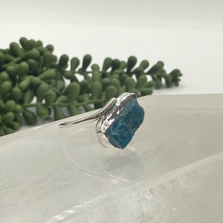 Meraki Gemstones - Wholesale Single stone/solitaire ring - Blue Apatite Side Rough Gemstone ring in Sterling Silver/9252