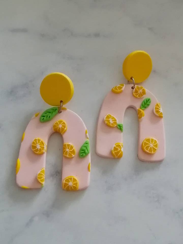 Rosa Citron Skiva Polymer Clay Örhänge för wholesale av Meraki Collective