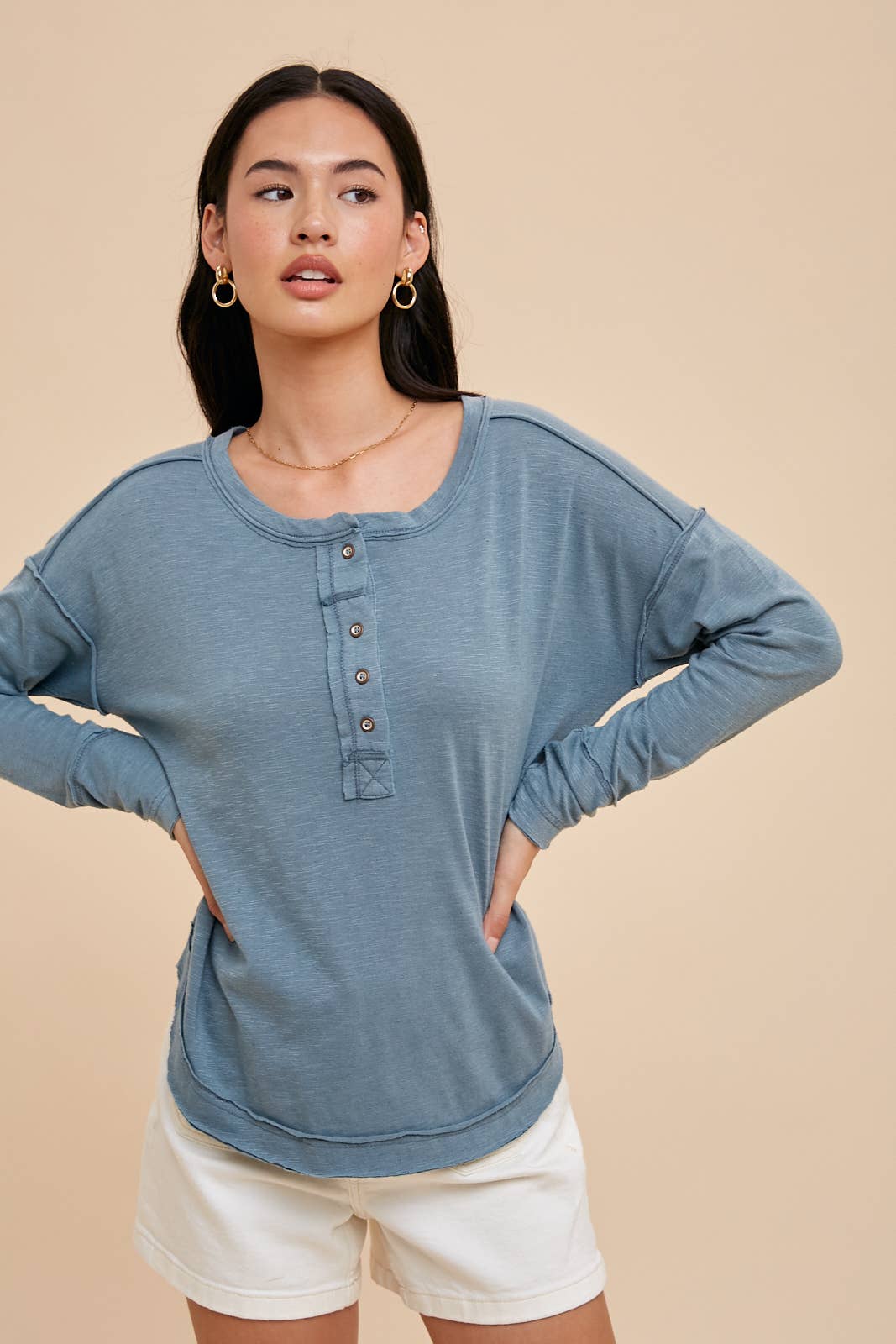 In Loom – wholesale Knit top – Women's – GARMENT WASHED RAW HEM HENLEY TEE0