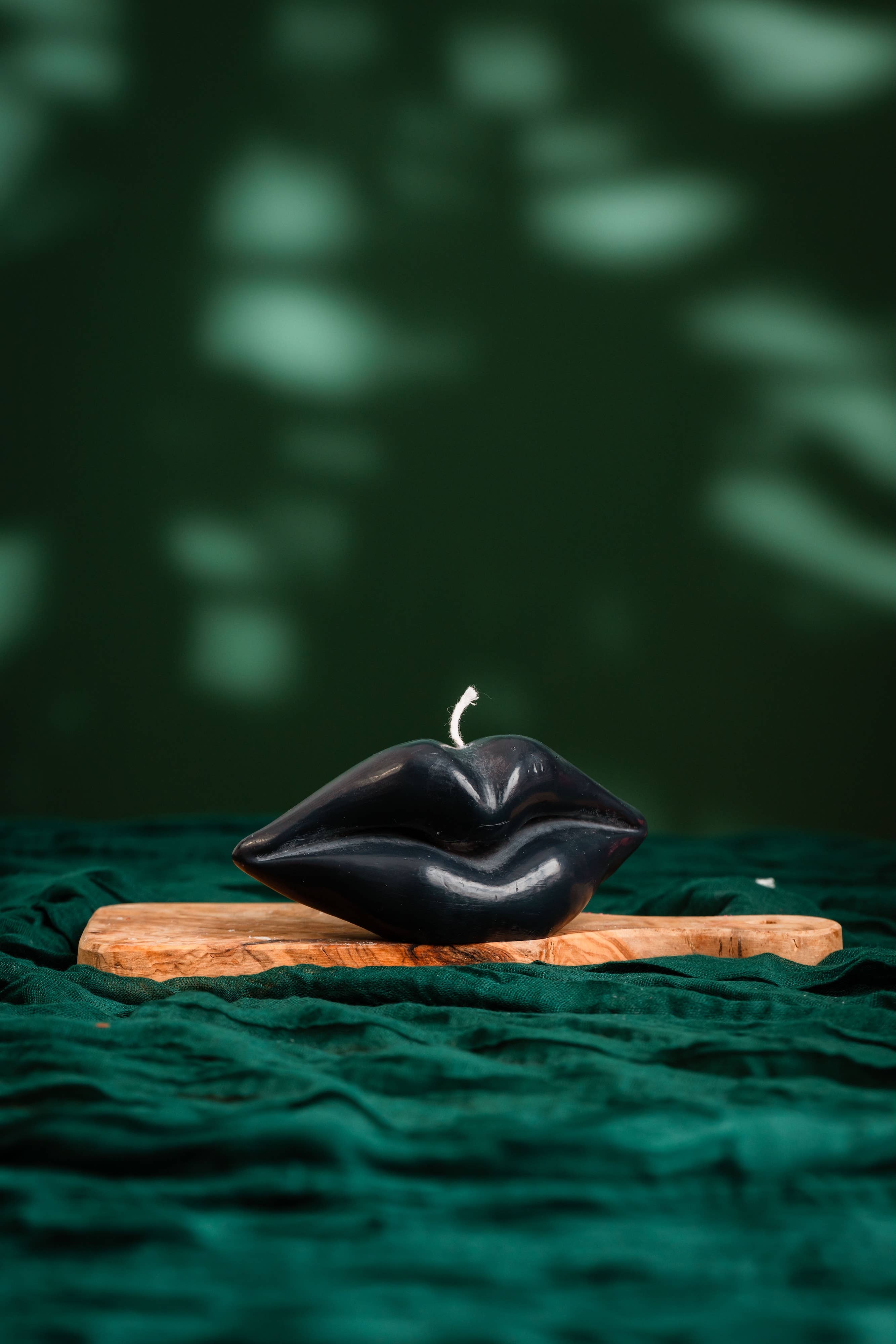 Allure CA - Wholesale Novelty Candle - Kissable Glow: Luxurious Lip-shaped Candle9