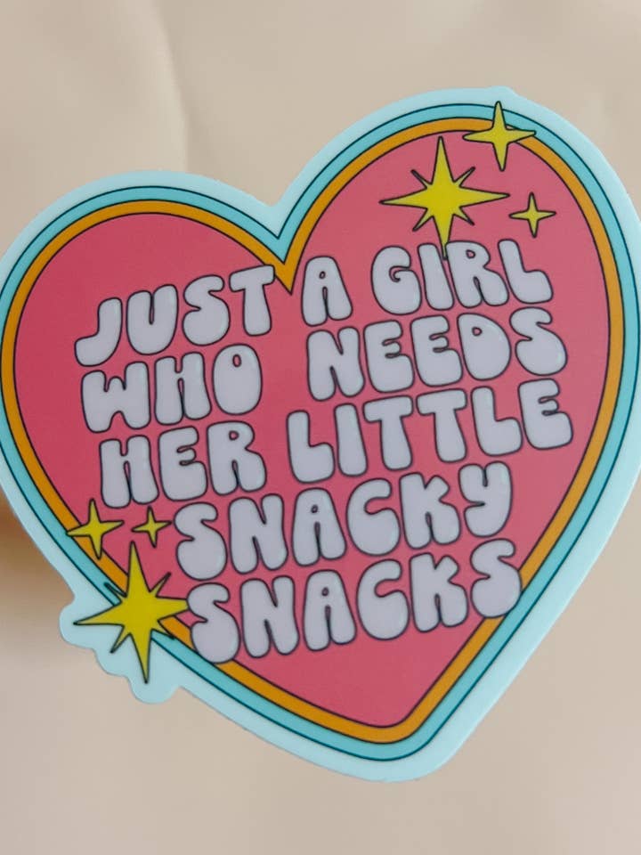 nur ein Mädchen, das ihre Snacky-Snacks-Aufkleber braucht für den Großhandel von goldenstars