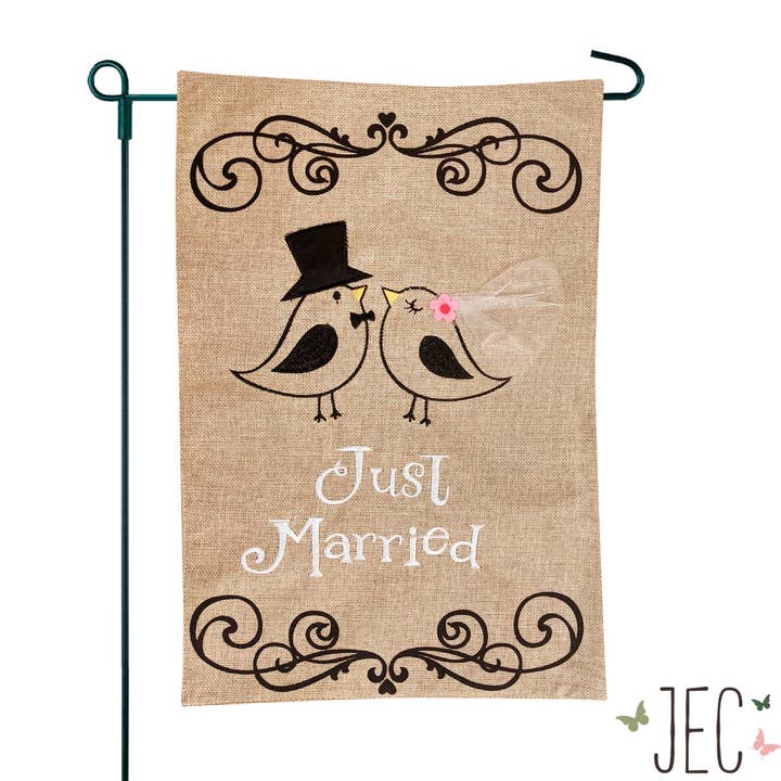 JEC Home Goods Inc - Vendita all'ingrosso Bandiere - Just Married Bird - Bandiera da giardino su 2 lati, 30,5 x 45,7 cm0