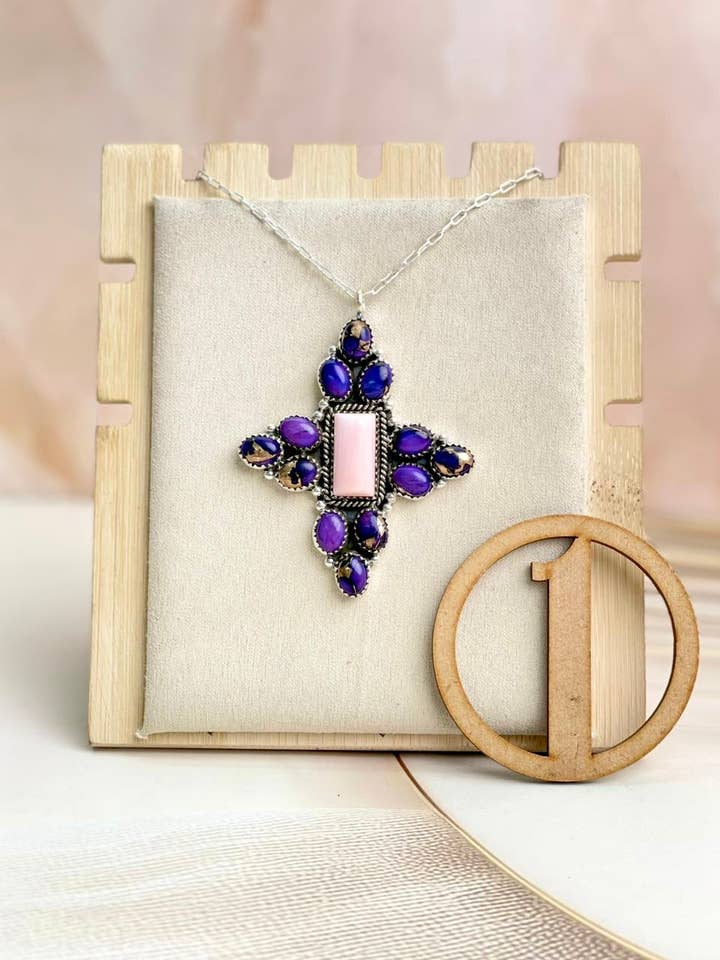 Roze Conch & Bessen Dahlia Cluster Ketting voor wholesale door Krush Kandy