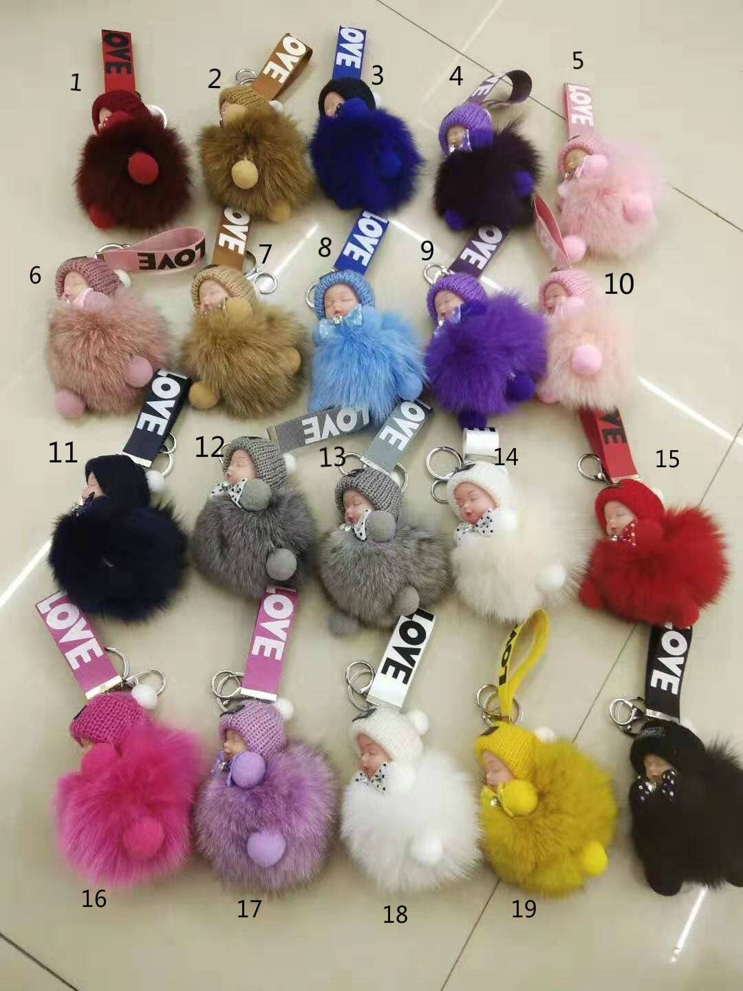 FurDecoration - Vendita all'ingrosso Portachiavi - Donna - Sleep Doll, portachiavi in vera pelliccia di volpe, con ciondolo, accessorio per telefono1