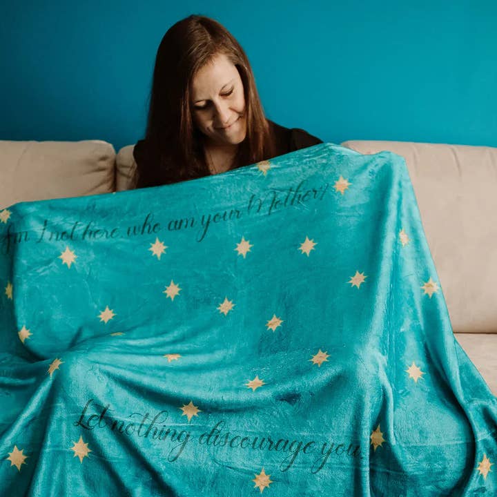 Couverture Manteau Notre-Dame de Guadalupe pour la vente par worthy of Agape