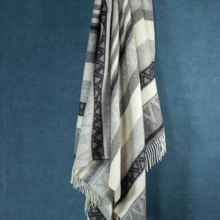 MoST - Wholesale Throw Blanket - Wool Throw Blanket TRIANGEL gray3