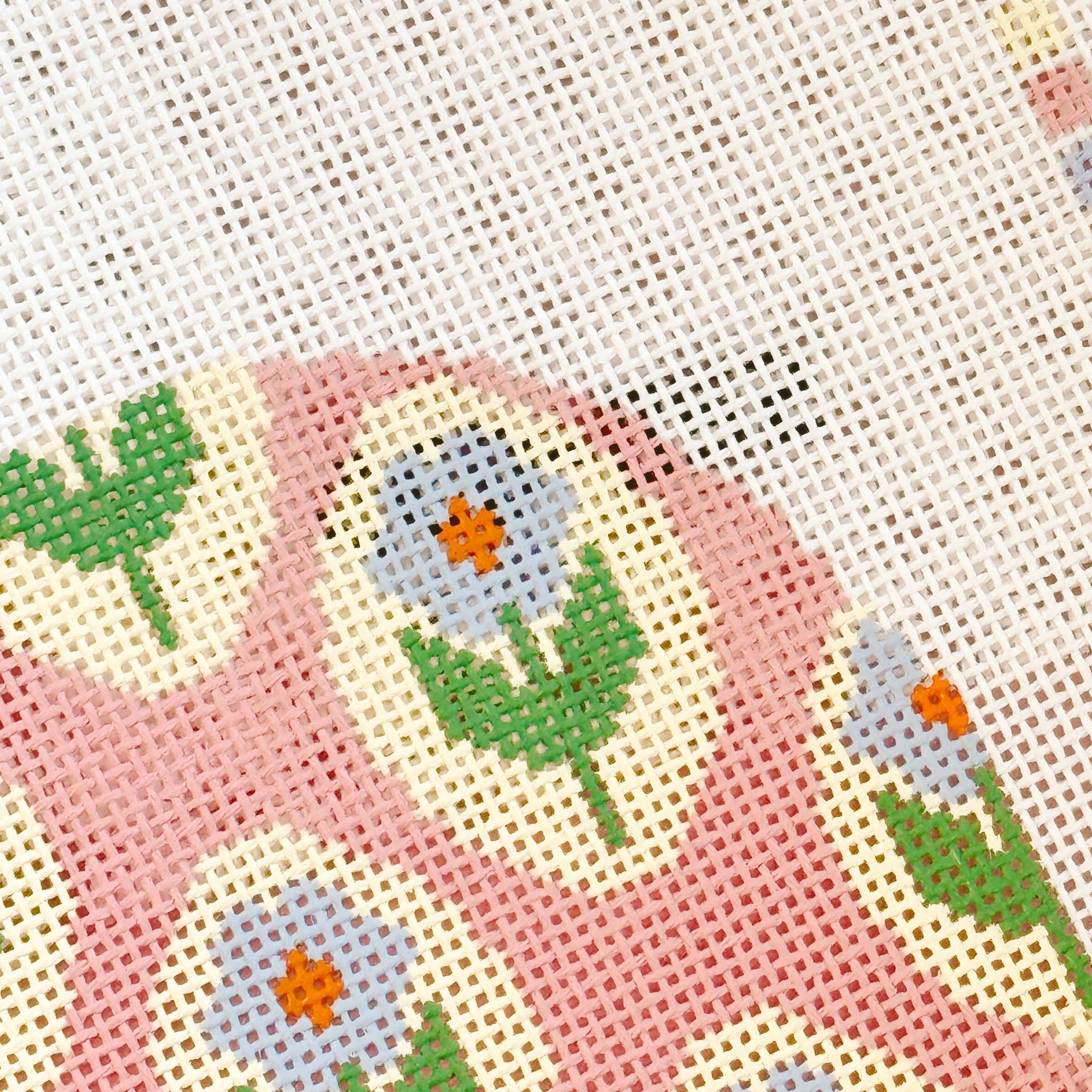 Cotswold Co Designs – Engroshandel Broderitilbehør – Gentagende Blomst 4" Rundt Broderi 18 Mesh Lærred, Trendy Broderilærred2