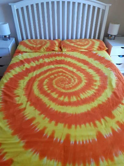Juego de ropa de cama boho con espiral tie dye - Varias opciones de tamaño para venta al por mayor de VeEco Gifts