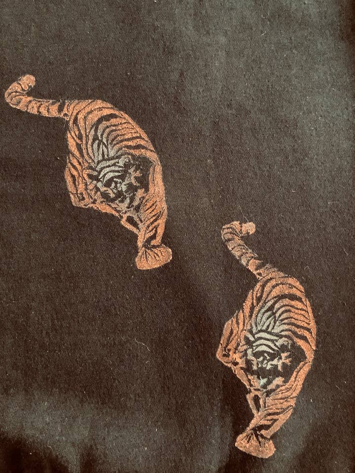 Impromptu Musé - Wholesale Hoodie - Men's - Black Tiger Handprinted Graphic Art Hoodie 3