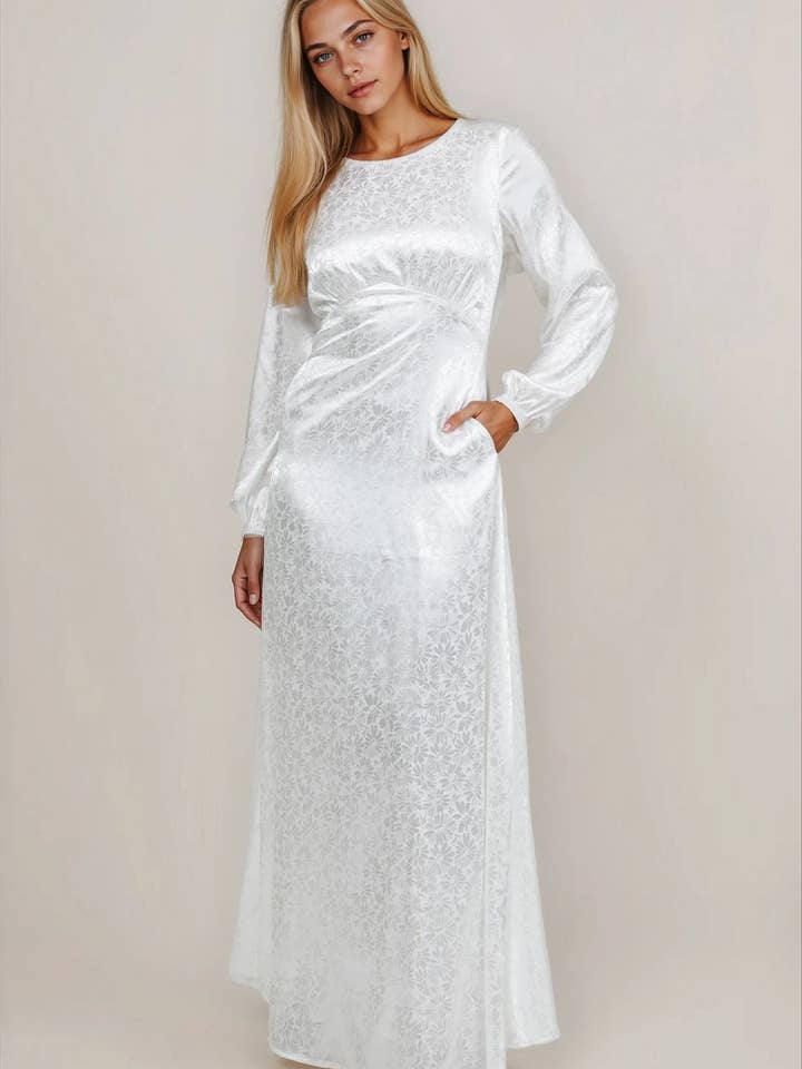 Robe Lulu LDS Temple pour la vente par Fehrnvi Apparel