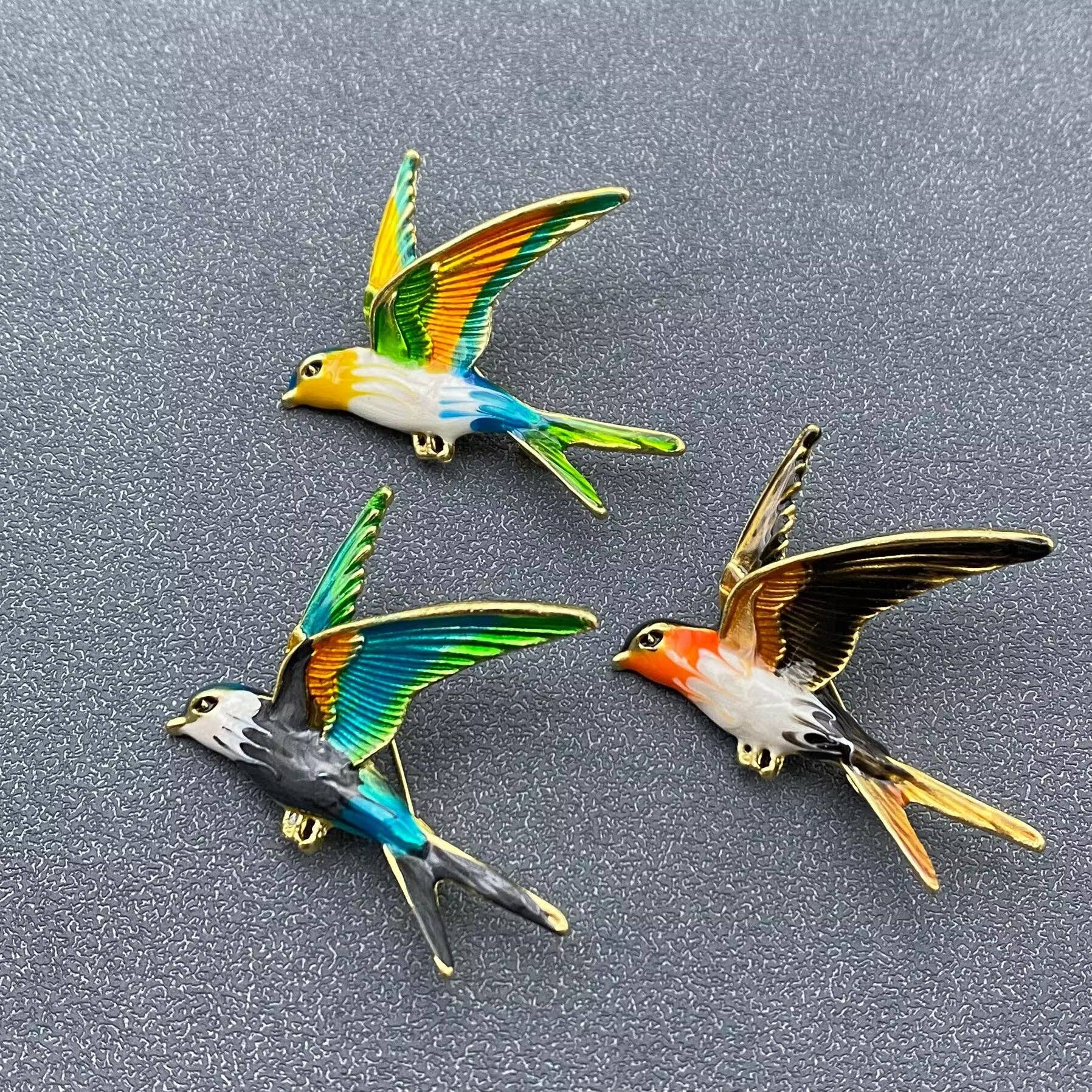 Mio Queena - Vente Broches - Broche hirondelle en émail3