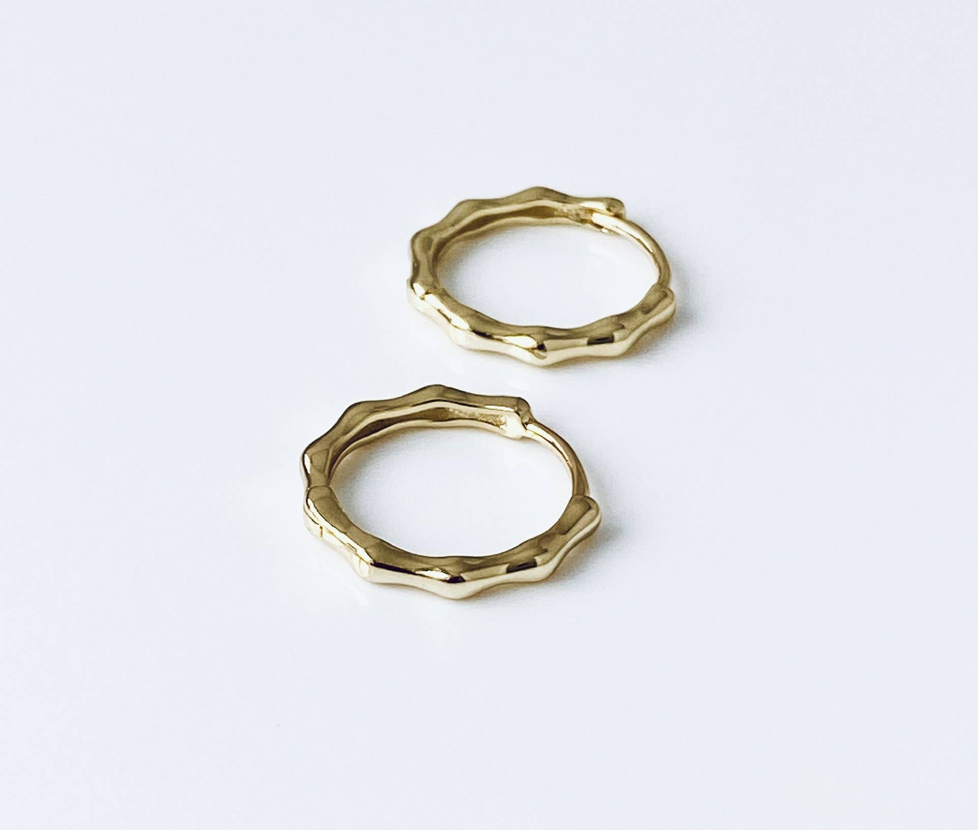 Modern Opus - Wholesale Hoop Earrings - Mini bamboo hoop EA202371