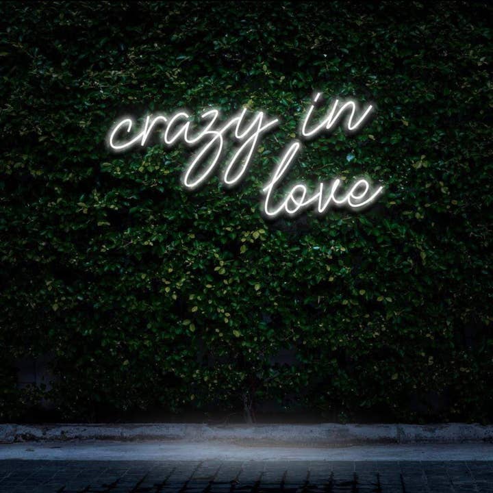 Enseigne Néon Crazy in love pour la vente par BeNeonUnicorn