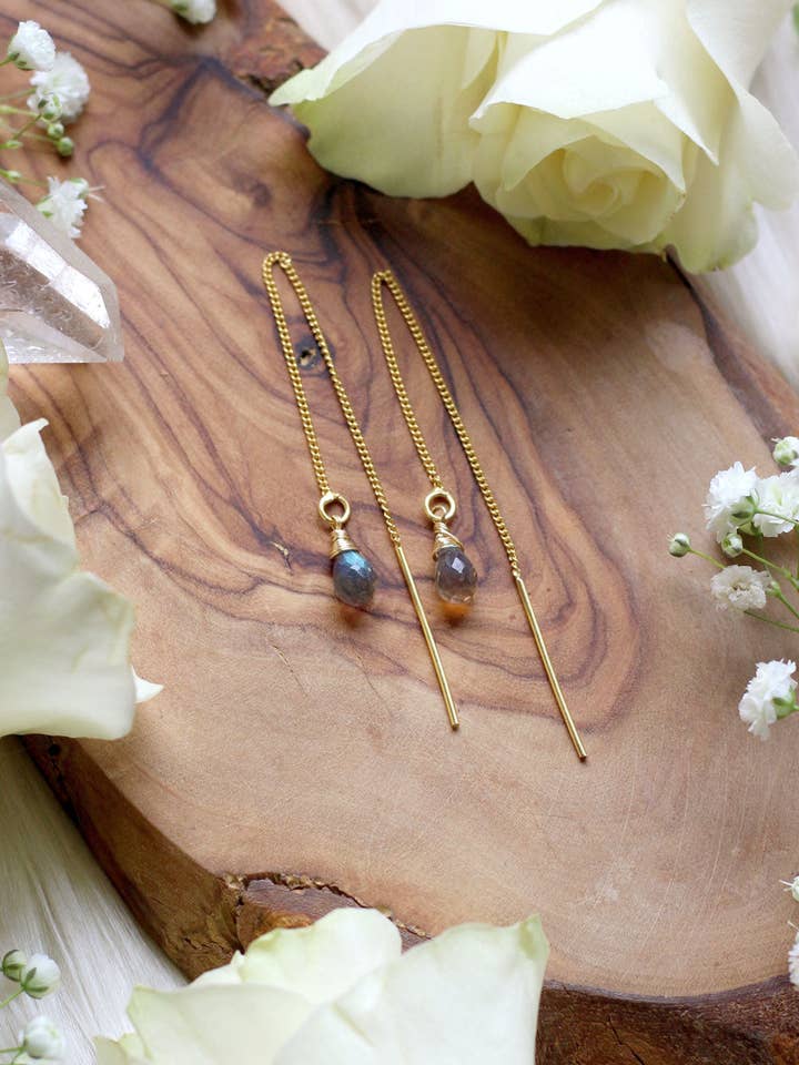 Boucles d'oreilles pendantes en labradorite {Or ou Argent} pour la vente par Malabella Jewels