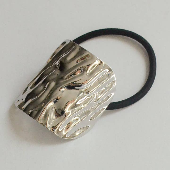 nar'sha - Vendita all'ingrosso Elastico per capelli - Elastico per capelli largo in metallo testurizzato a coda di cavallo | Argento0