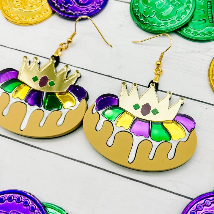 Pendentifs King Cake pour la vente par Born 2 Blossom Designs