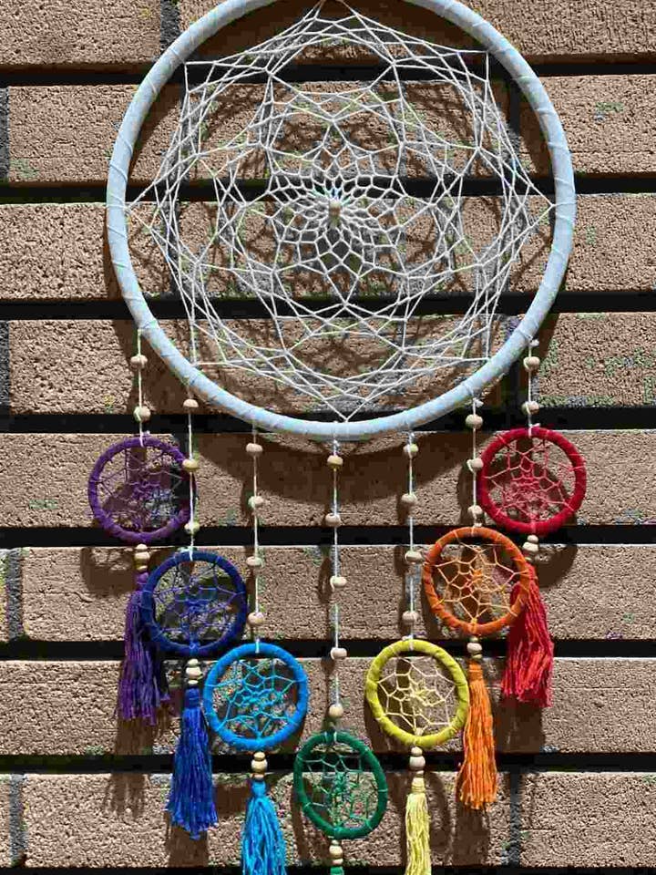 Blomma Av Livet 7 Chakran Regnbåge Drömfångare (XL) för wholesale av Katmandu Trading Co.