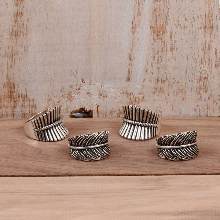 Bague à motif de fougère pour la vente par Pink House Imports