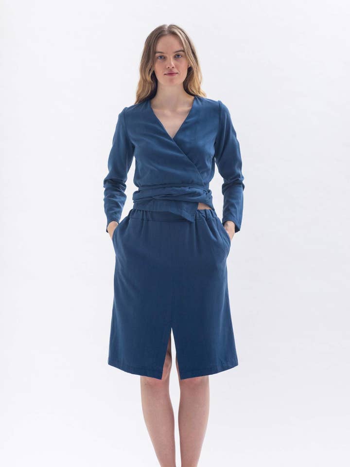skirt with slit “MI-TU” in blue tencel for wholesale by Studio Hertzberg