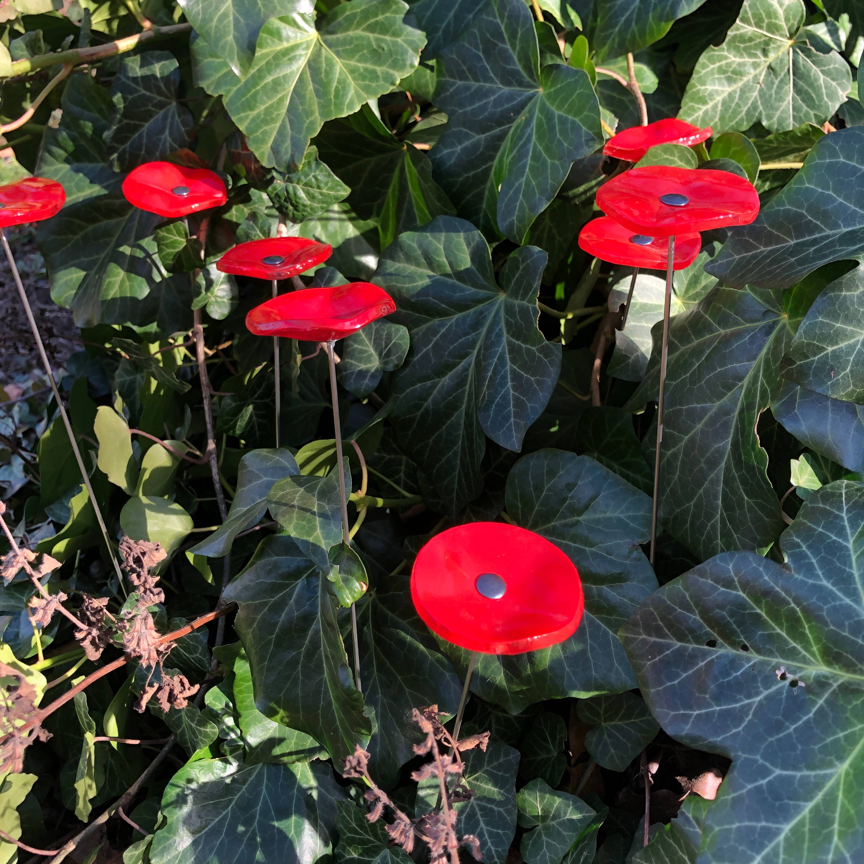 CARNEOL GLASS - Wholesale Garden/Lawn Stake - Small Glass Flower For Outside In Red20