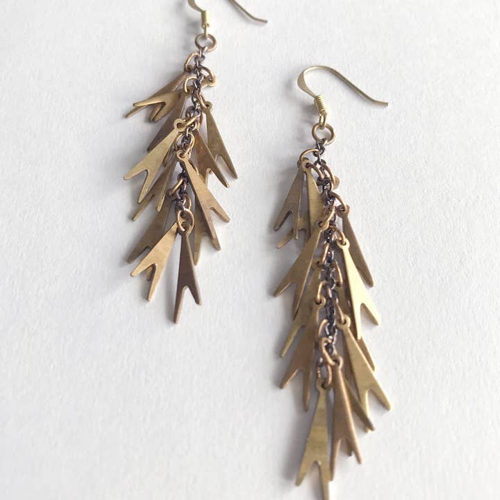 Orecchini con frange Arrow per la vendita all'ingrosso da parte di Hur Jewelry