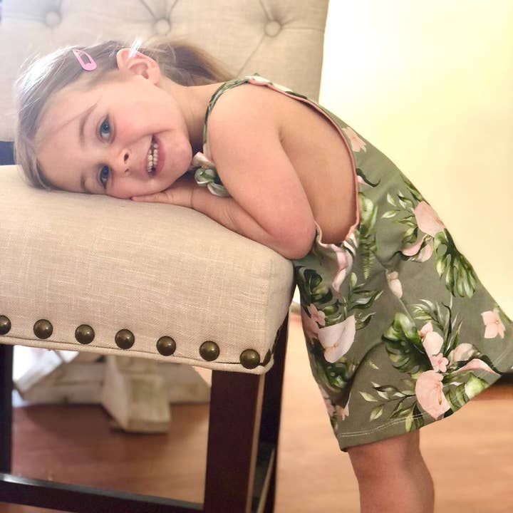 Robe globale, Robe pour tout-petit, Robe bébé, Robe globale pour enfants pour la vente par Pretty Plum Boutique