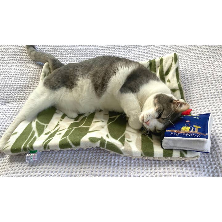 Screaming Pickles – Engroshandel Legetøjssæt - Kat – Håndlavet plyslegetøj - Plys bog til katte "Den Store Catsby"6