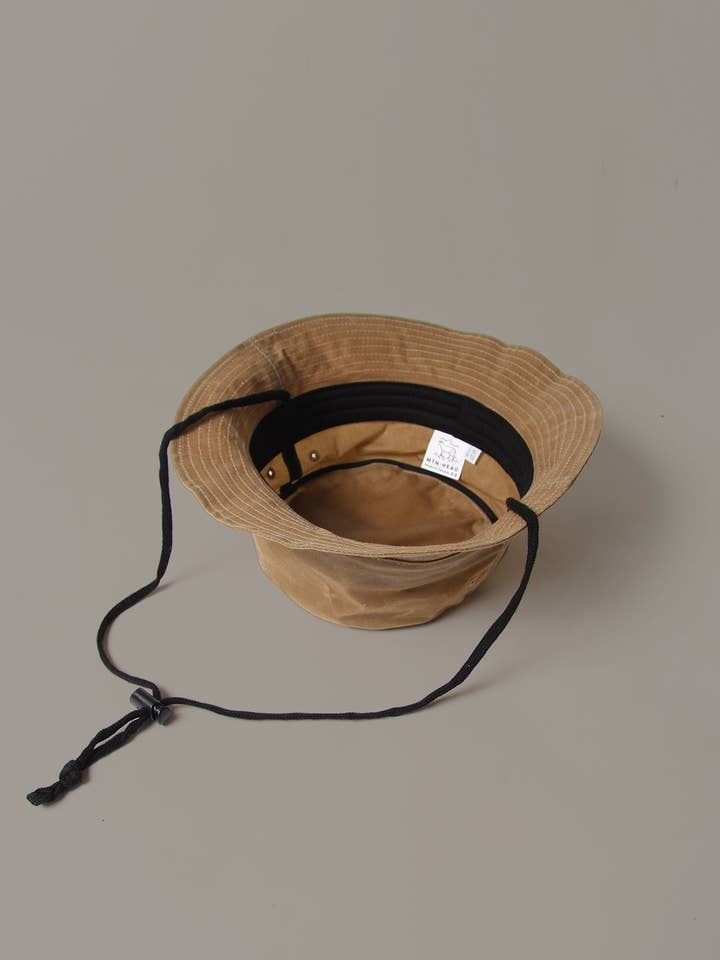 Chapeau de seau - Toile cirée Field Tan pour la vente par Muttonhead