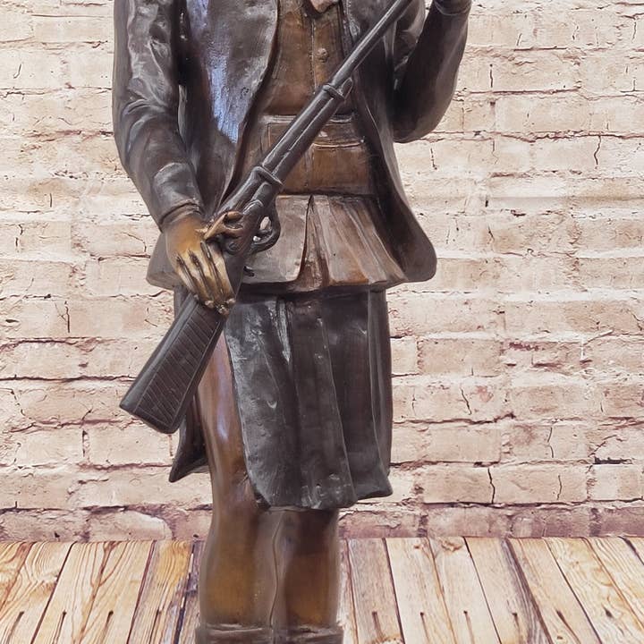 Bronzhaus - Vendita all'ingrosso Scultura - Statuetta in bronzo di Geronimo con fucile realizzata a mano da C.M Russell1