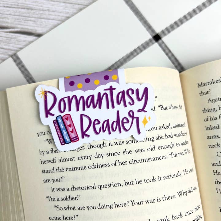 Romantasy Reader Magnetic Bookmark för wholesale av Mav & Molly Designs