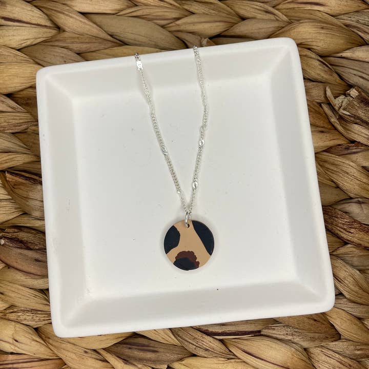 Cheetah hänge halsband för wholesale av Asselin Designs