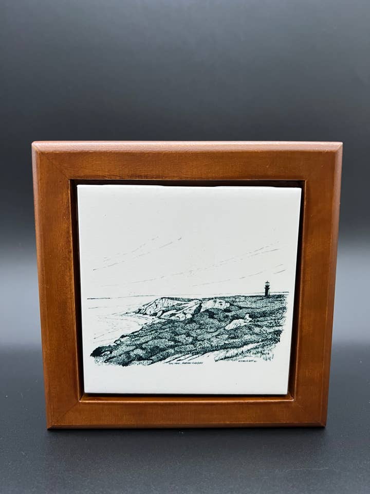 Boîte à souvenirs avec incrustation en porcelaine pour la vente par Heritage Landmarks