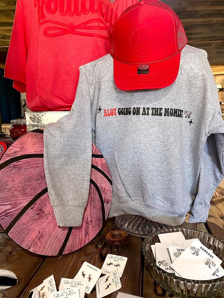 Sudadera de Baloncesto Personalizada Mucho en Juego en este Momento para venta al por mayor de GypC Ink