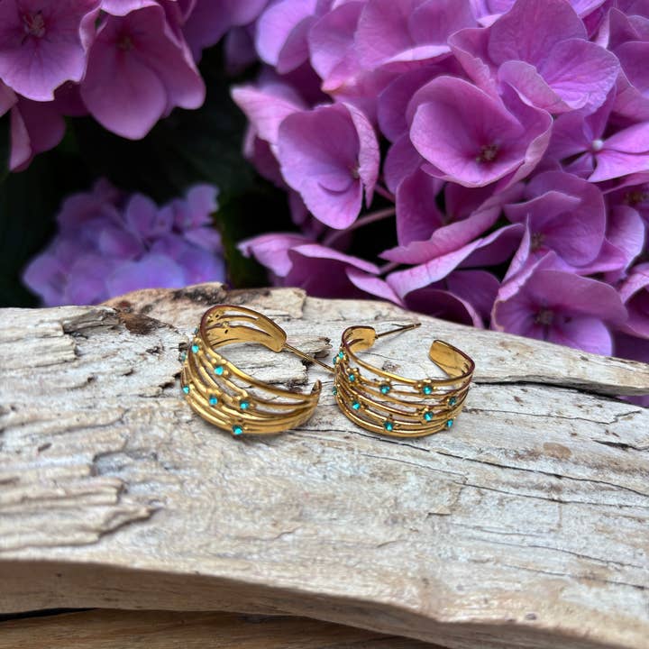 Orecchini a più fili in oro placcato 18 carati con zirconi cubici blu per la vendita all'ingrosso da parte di Ocean Ripples