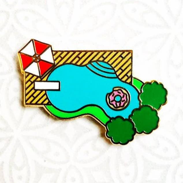 Spilla smaltata per feste in piscina per la vendita all'ingrosso da parte di Pin Party Post