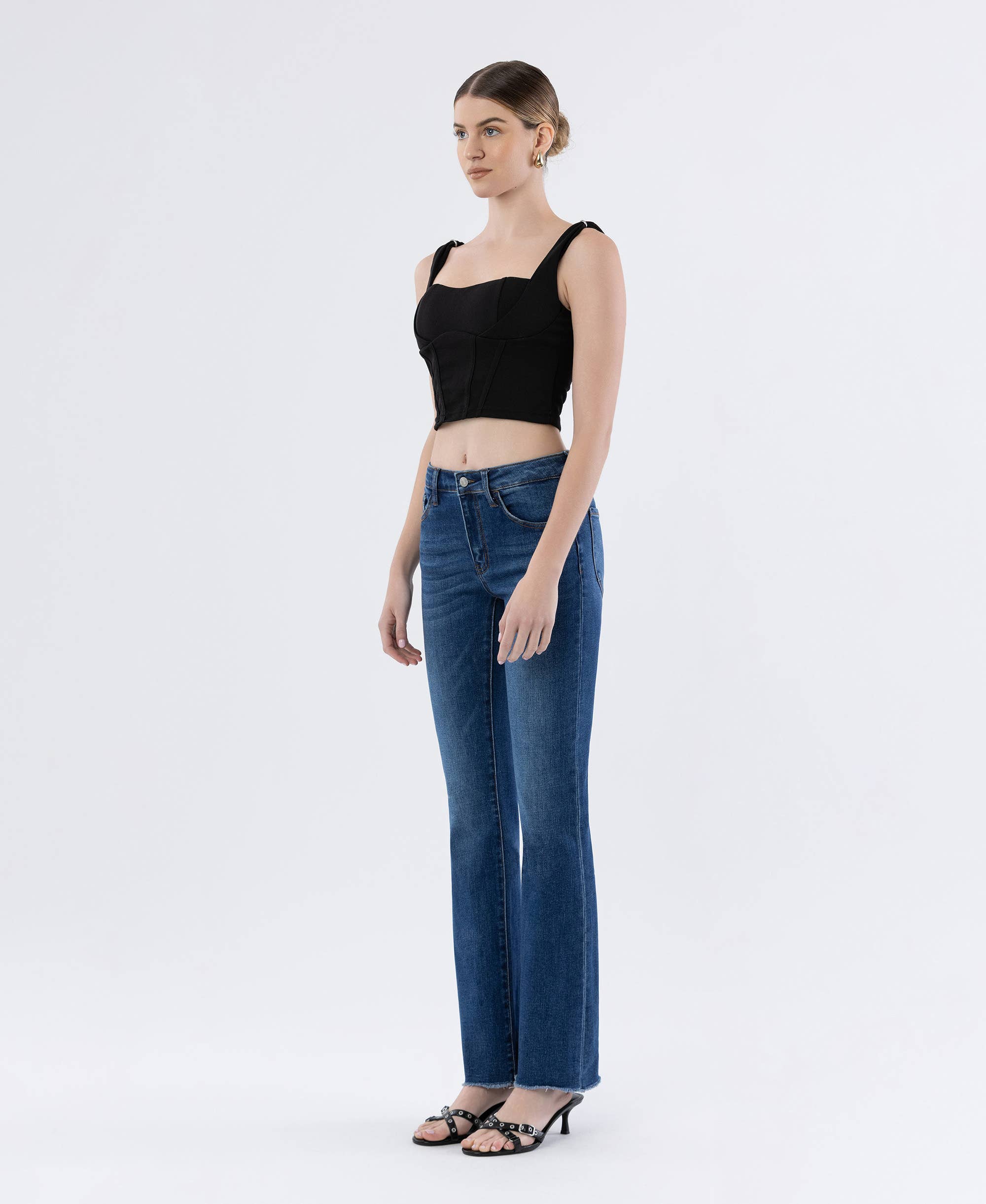 BEDEUTSAM MID RISE RAW HEM DARK WASH BOOTCUT JEANS LV1193 für den Großhandel auf Faire7