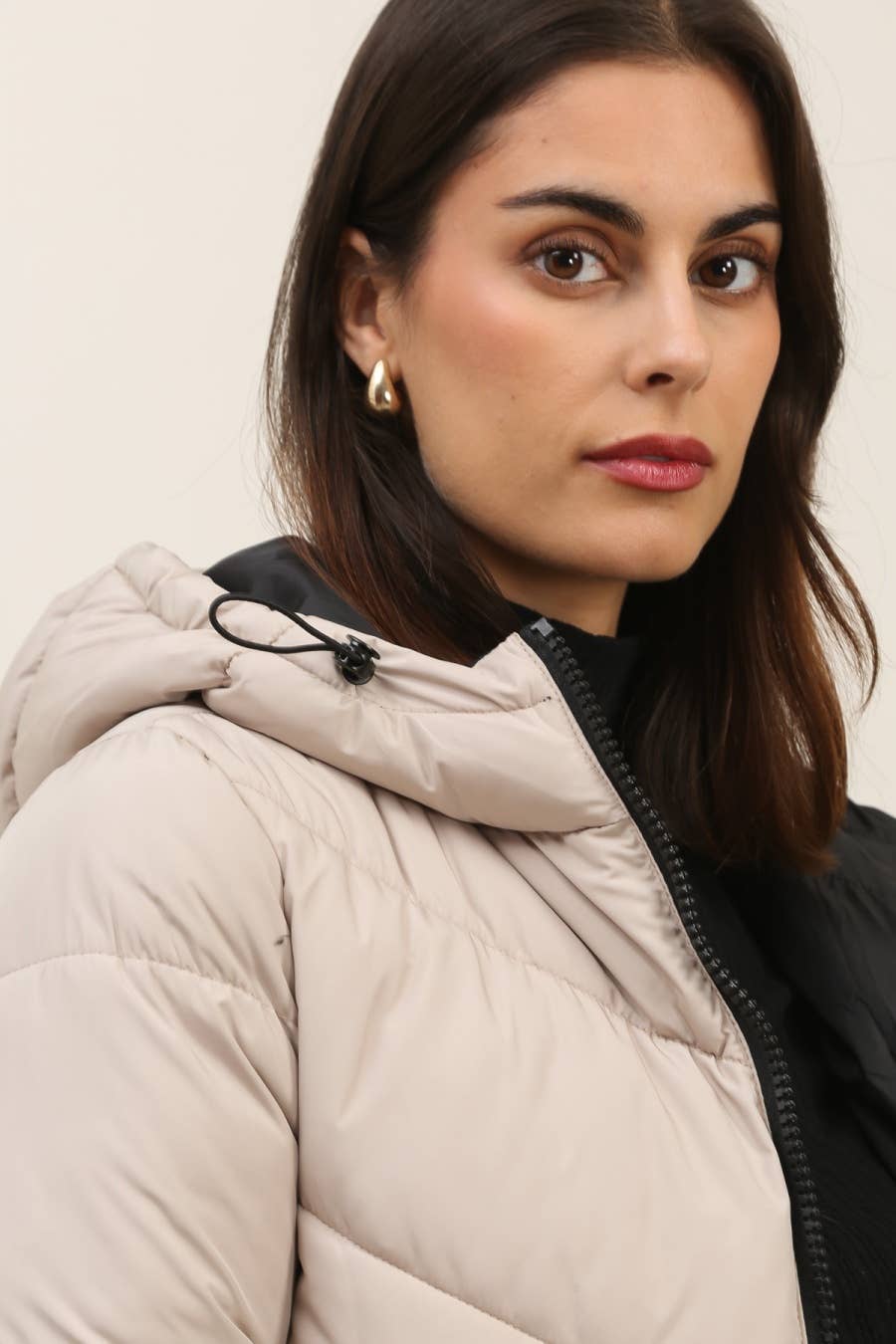 Attrait Paris - Wholesale Puffer Jacket - Women's - Mid-length down jacket with hood4