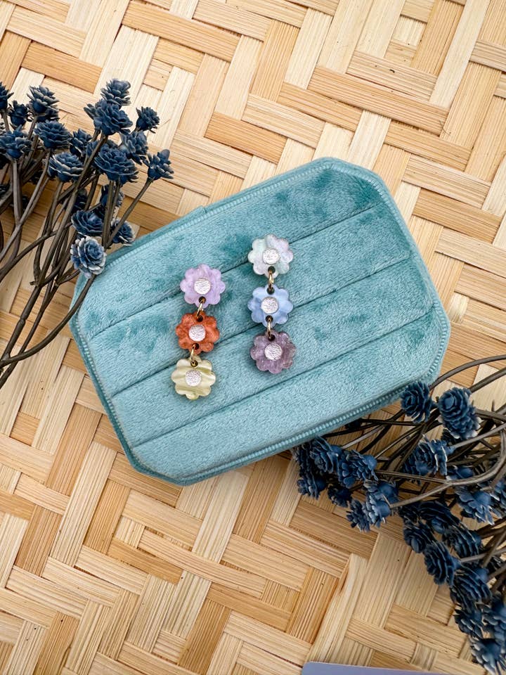 Rainbow Daisy Kedjedinglar för wholesale av Mountains of Whimsy